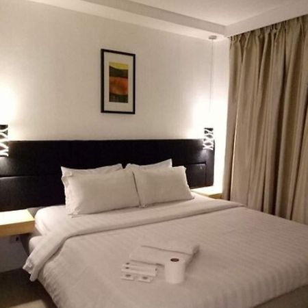 Dragonlink Suites Макати Экстерьер фото
