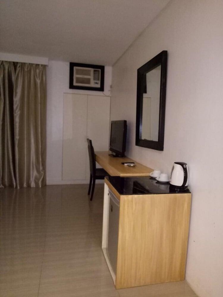 Dragonlink Suites Макати Экстерьер фото