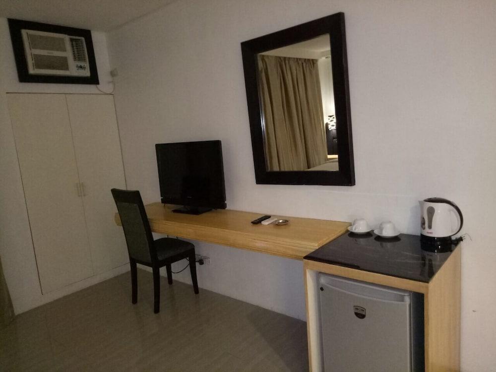 Dragonlink Suites Макати Экстерьер фото