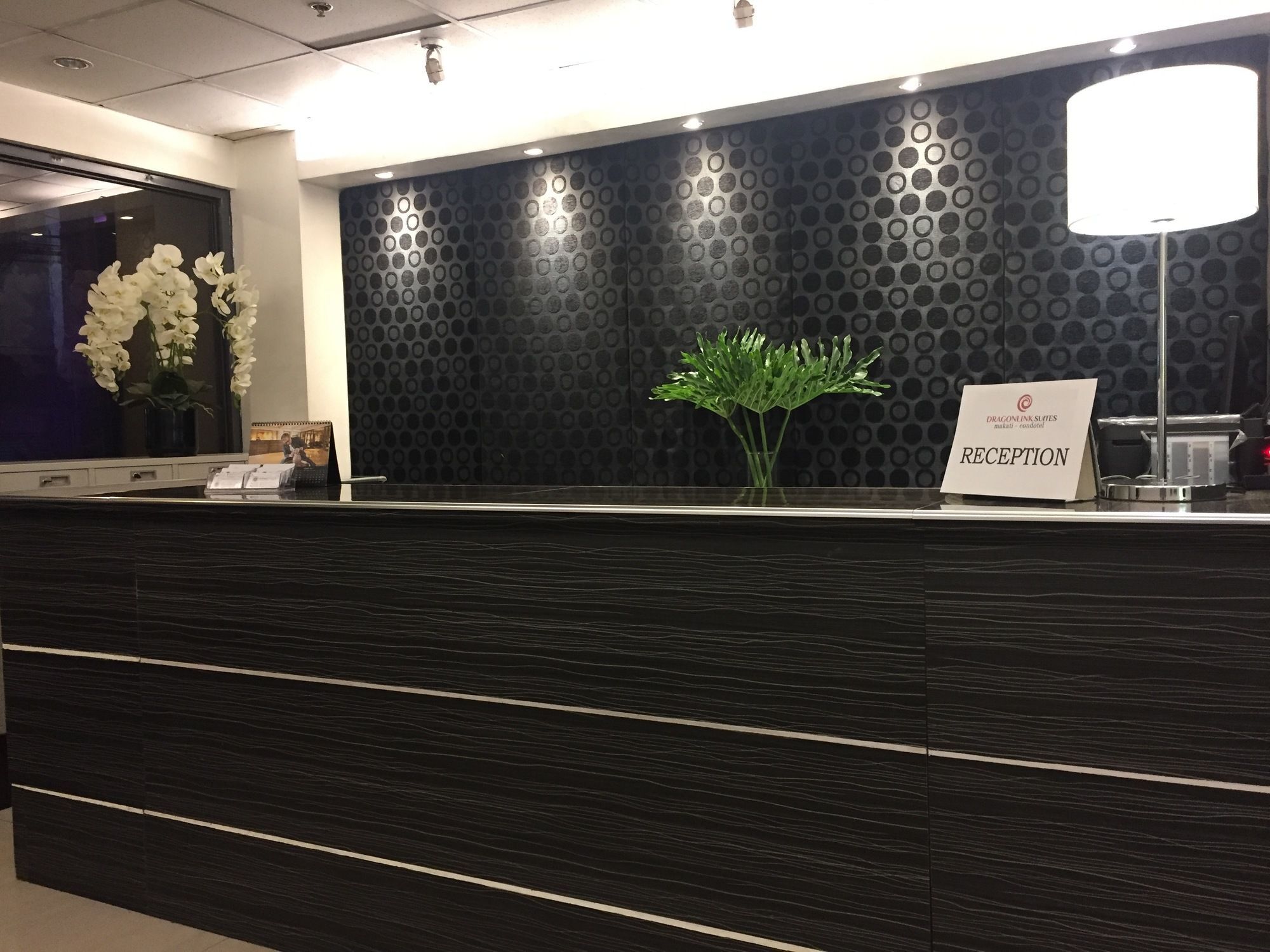 Dragonlink Suites Макати Экстерьер фото