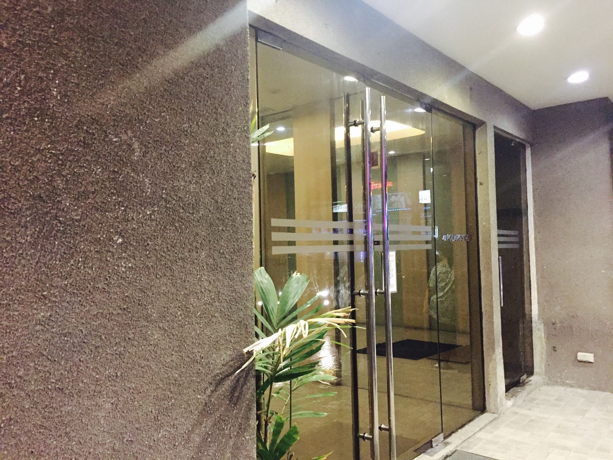 Dragonlink Suites Макати Экстерьер фото